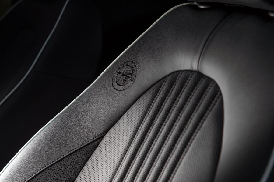 Детали интерьера Alfa Romeo MiTo Quadrifoglio Verde (955) 2014 года  (AU) (фото 18 из 19)